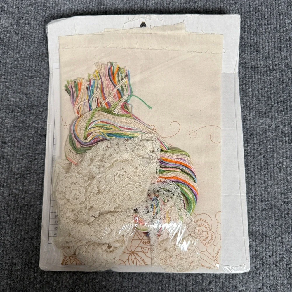 Candamar Designs Embroidery Kit ‎ 80347 Monarch Garden Pillow 14X4 (35.6X35.6cm)